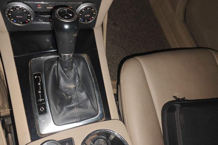 Used Mercedes-Benz GLK-Class 2011 GLK 300 4MATIC Dynamic Model Gear Lever