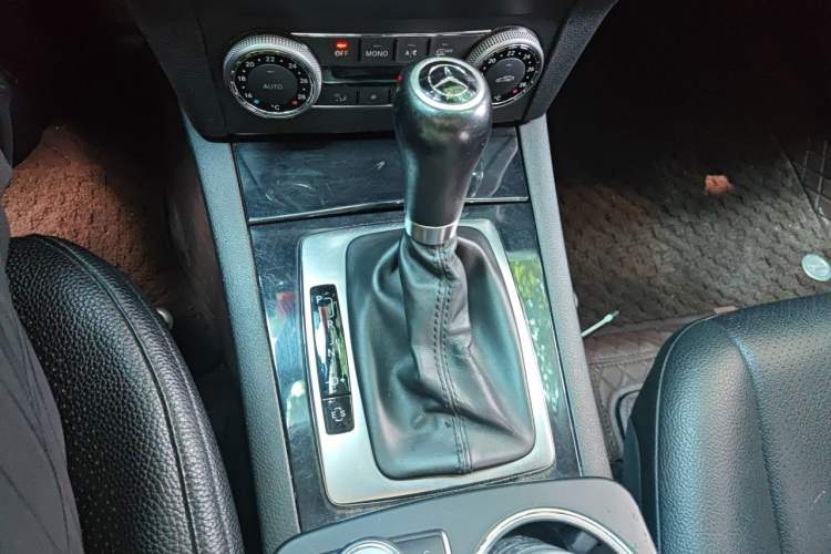 Used Mercedes-Benz GLK-Class 2011 GLK 300 4MATIC Fashion Model Gear Lever
