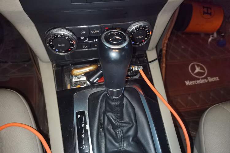 Used Mercedes-Benz GLK-Class 2011 GLK 300 4MATIC Dynamic Model Gear Lever