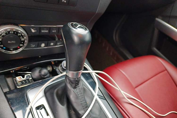 Used Mercedes-Benz GLK-Class 2011 GLK 300 4MATIC Dynamic Model Gear Lever