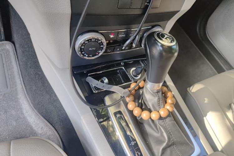 Used Mercedes-Benz GLK-Class 2011 GLK 300 4MATIC Luxury Model Gear Lever