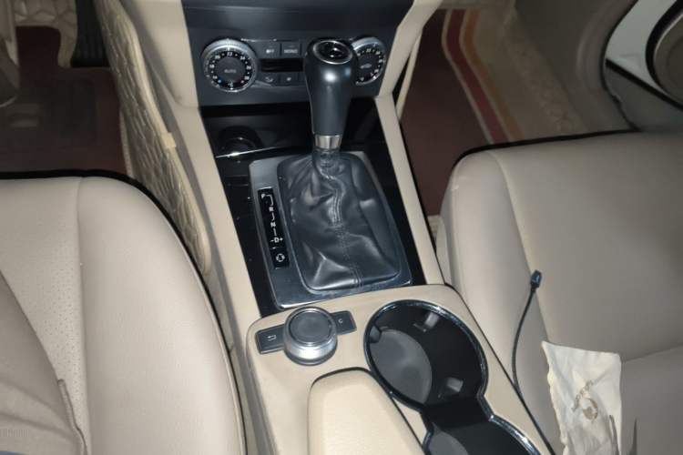 Used Mercedes-Benz GLK-Class 2011 GLK 300 4MATIC Luxury Model Gear Lever