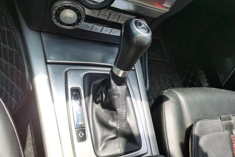 Used Mercedes-Benz GLK-Class 2011 GLK 300 4MATIC Dynamic Model Gear Lever