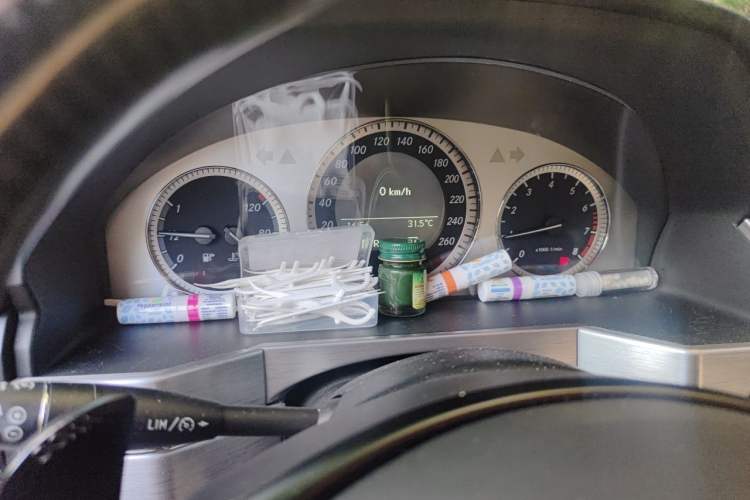 Used Mercedes-Benz GLK-Class 2011 GLK 300 4MATIC Luxury Model Instrument Cluster