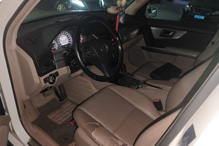Used Mercedes-Benz GLK-Class 2011 GLK 300 4MATIC Dynamic Model Left Front Seat