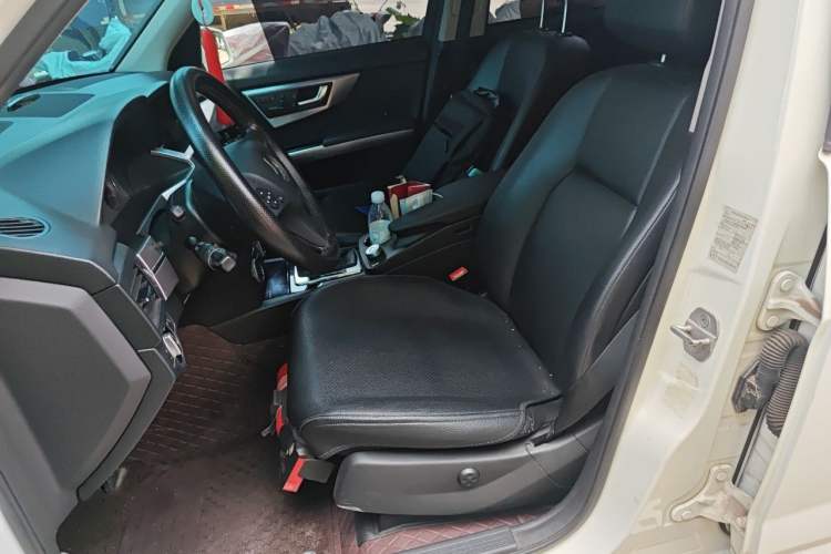 Used Mercedes-Benz GLK-Class 2011 GLK 300 4MATIC Fashion Model Left Front Seat