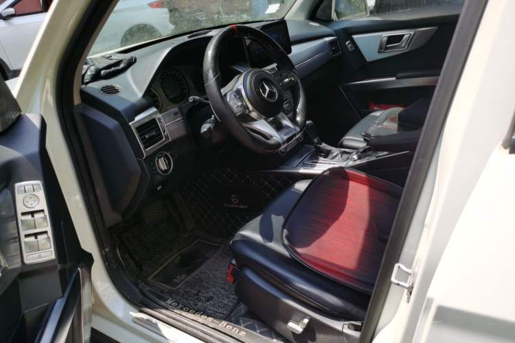 Used Mercedes-Benz GLK-Class 2011 GLK 300 4MATIC Dynamic Model Left Front Seat