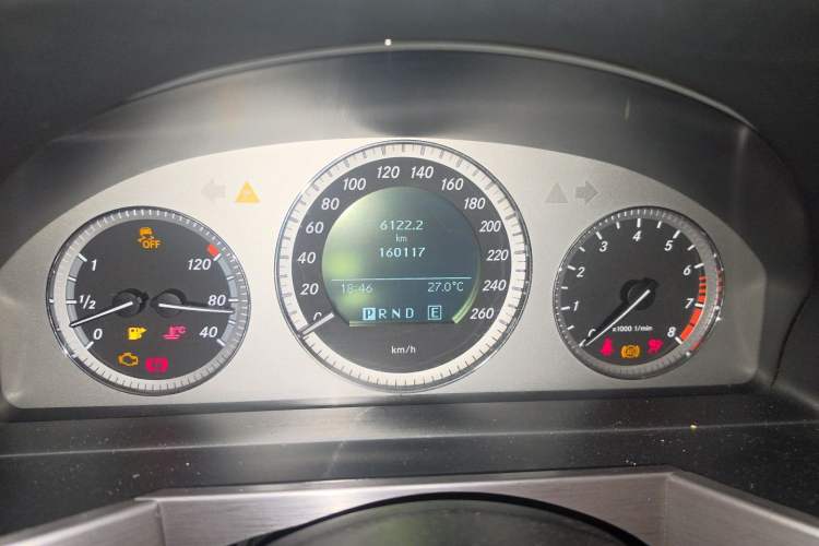 Used Mercedes-Benz GLK-Class 2011 GLK 300 4MATIC Dynamic Model Odometer Close Up