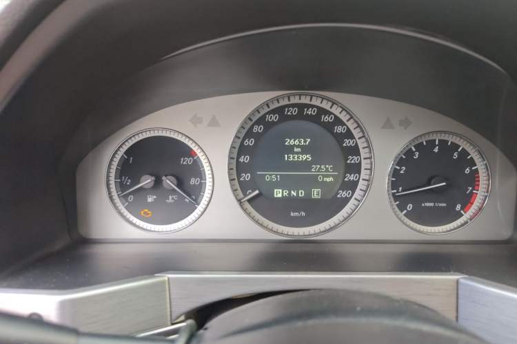Used Mercedes-Benz GLK-Class 2011 GLK 300 4MATIC Luxury Model Odometer Close Up