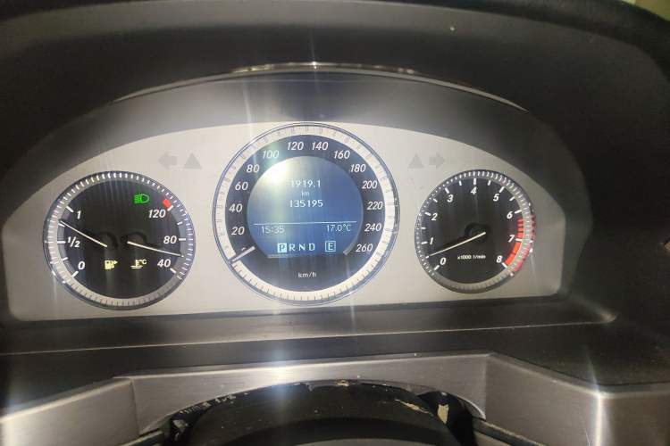Used Mercedes-Benz GLK-Class 2011 GLK 300 4MATIC Fashion Model Odometer Close Up