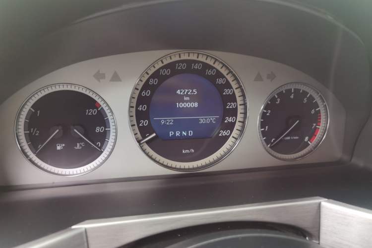 Used Mercedes-Benz GLK-Class 2011 GLK 300 4MATIC Fashion Model Odometer Close Up