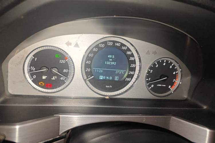 Used Mercedes-Benz GLK-Class 2011 GLK 300 4MATIC Dynamic Model Odometer Close Up