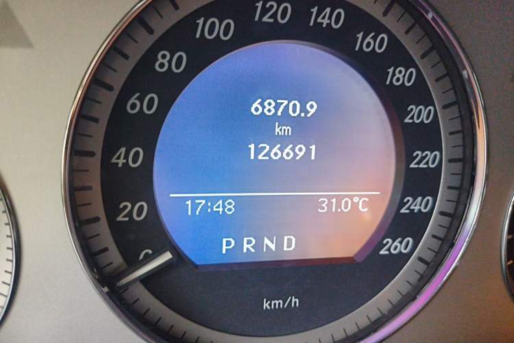 Used Mercedes-Benz GLK-Class 2011 GLK 300 4MATIC Dynamic Model Odometer Close Up