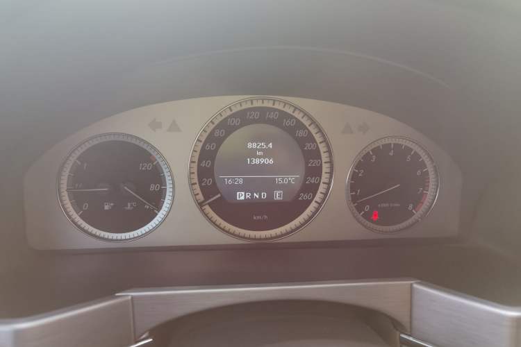 Used Mercedes-Benz GLK-Class 2011 GLK 300 4MATIC Fashion Model Odometer Close Up