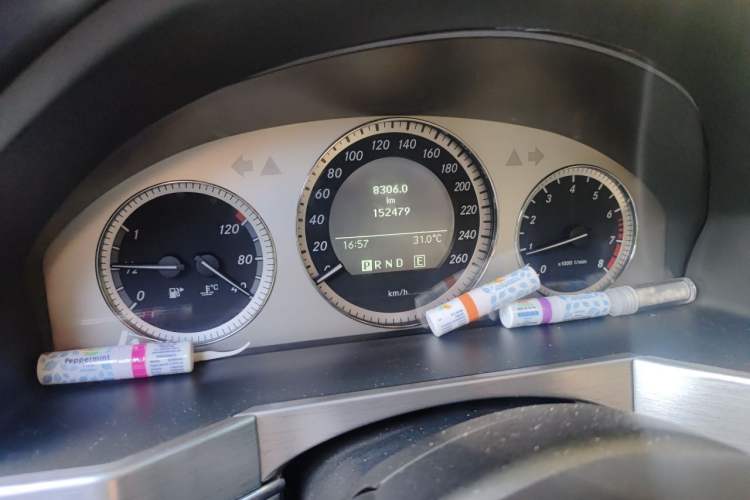 Used Mercedes-Benz GLK-Class 2011 GLK 300 4MATIC Luxury Model Odometer Close Up