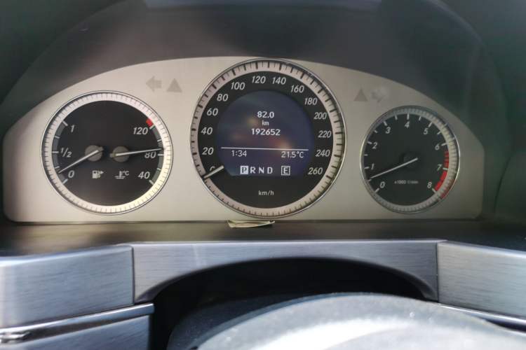 Used Mercedes-Benz GLK-Class 2011 GLK 300 4MATIC Dynamic Model Odometer Close Up
