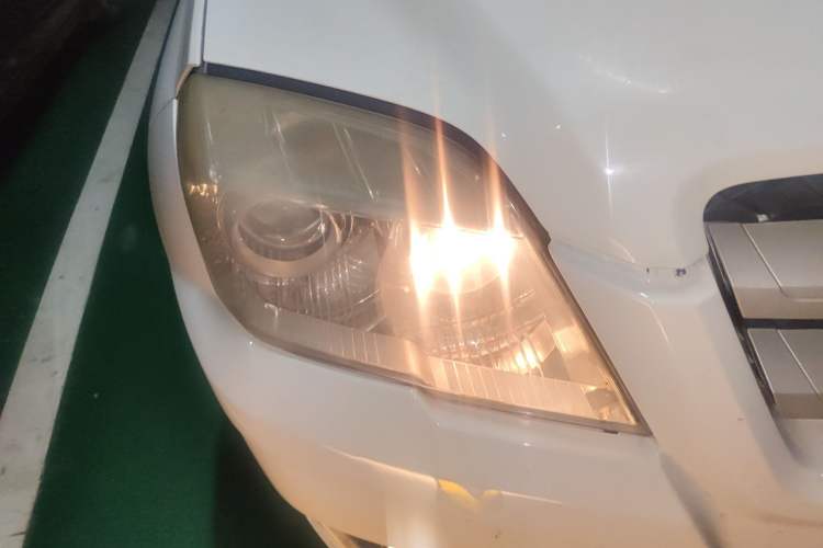Used Mercedes-Benz GLK-Class 2011 GLK 300 4MATIC Fashion Model Right Front Headlight
