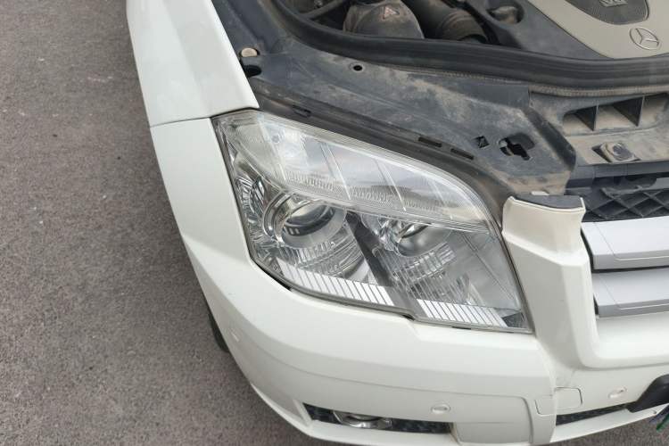Used Mercedes-Benz GLK-Class 2011 GLK 300 4MATIC Fashion Model Right Front Headlight