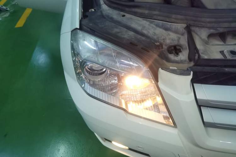 Used Mercedes-Benz GLK-Class 2011 GLK 300 4MATIC Dynamic Model Right Front Headlight