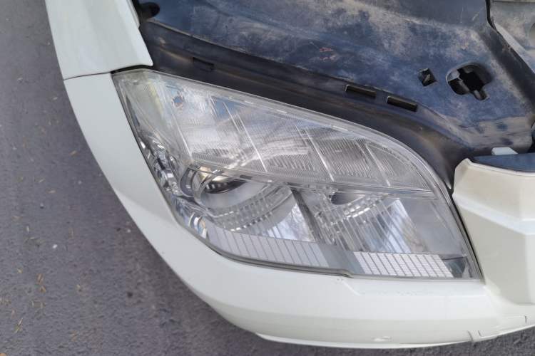 Used Mercedes-Benz GLK-Class 2011 GLK 300 4MATIC Fashion Model Right Front Headlight