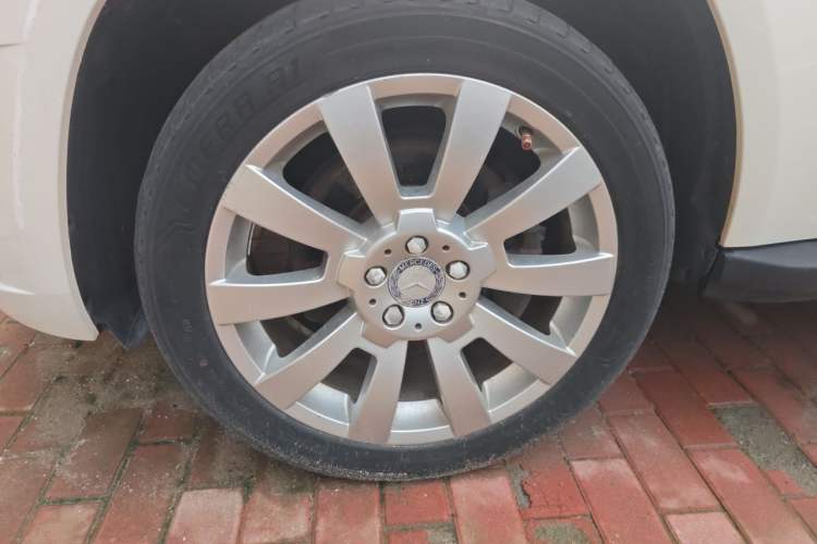 Used Mercedes-Benz GLK-Class 2011 GLK 300 4MATIC Luxury Model Right Front Wheel Hub