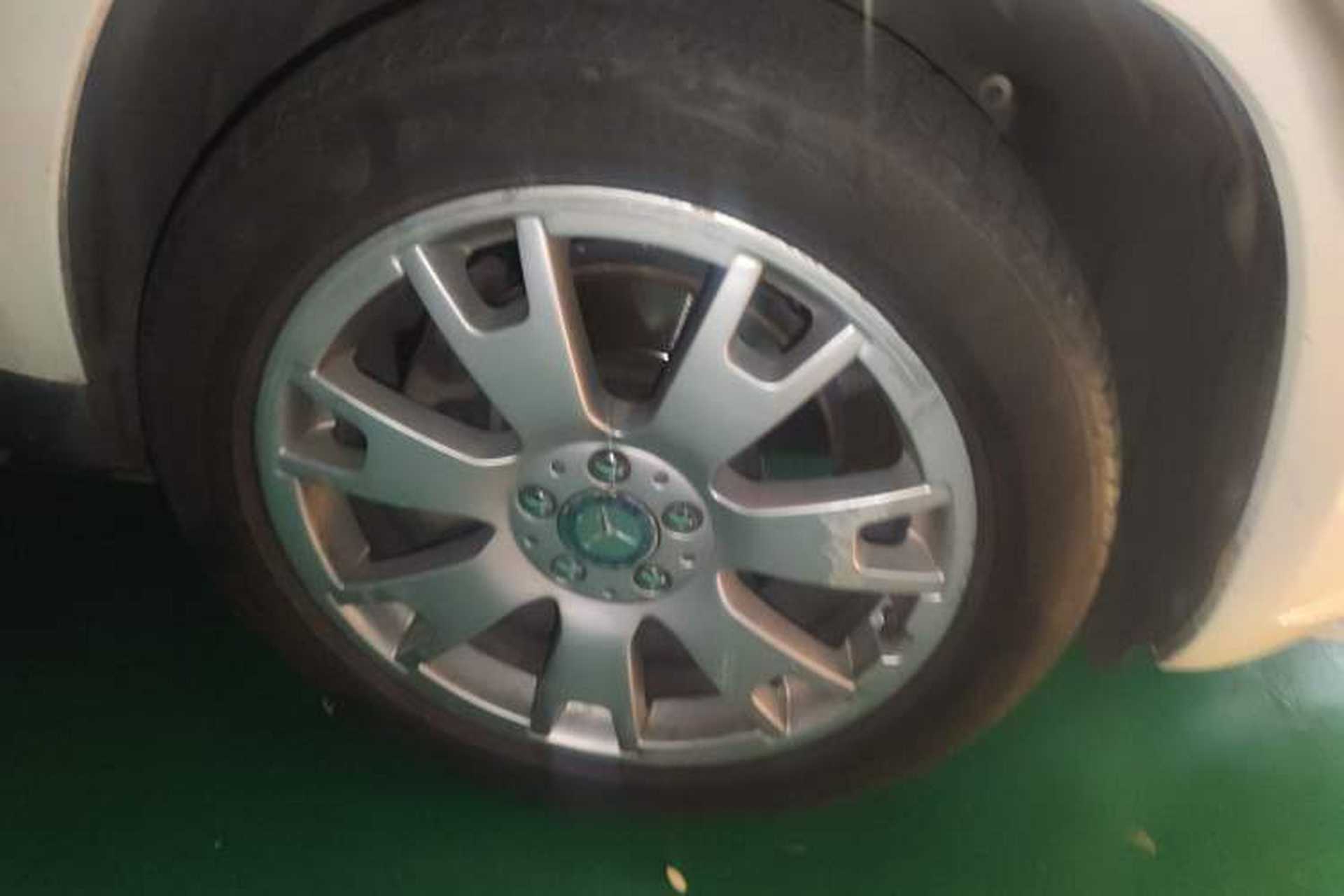 Used Mercedes-Benz GLK-Class 2011 GLK 300 4MATIC Fashion Model Right Front Wheel Hub