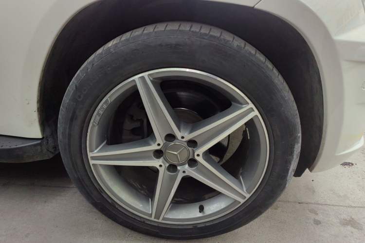 Used Mercedes-Benz GLK-Class 2011 GLK 300 4MATIC Dynamic Model Right Front Wheel Hub