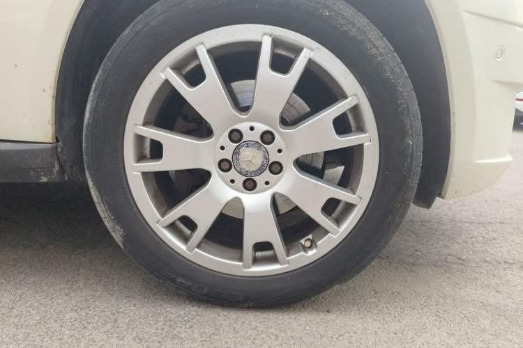 Used Mercedes-Benz GLK-Class 2011 GLK 300 4MATIC Fashion Model Right Front Wheel Hub
