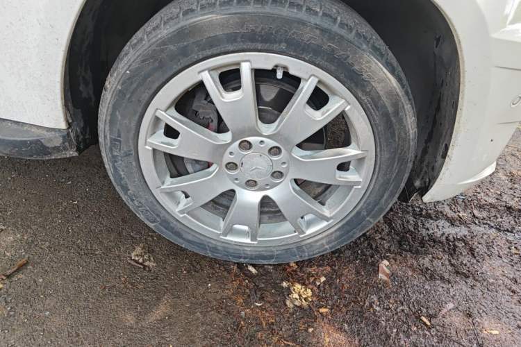 Used Mercedes-Benz GLK-Class 2011 GLK 300 4MATIC Fashion Model Right Front Wheel Hub