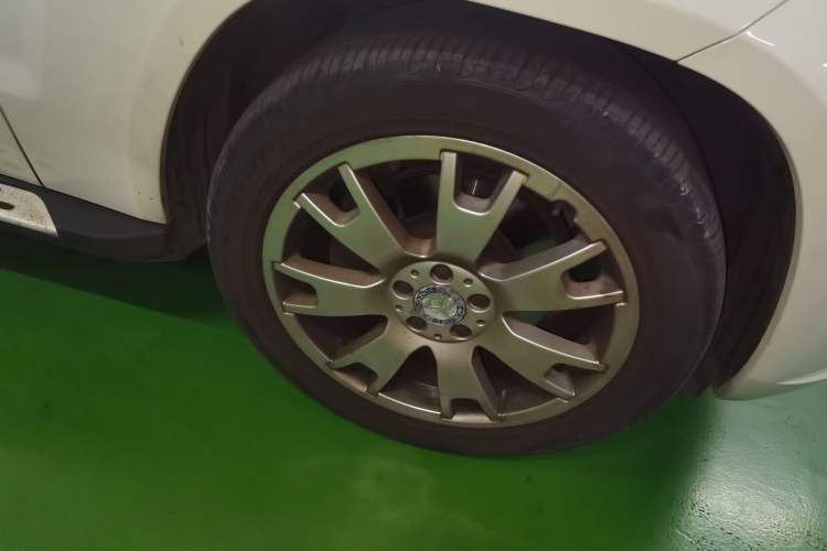 Used Mercedes-Benz GLK-Class 2011 GLK 300 4MATIC Dynamic Model Right Front Wheel Hub