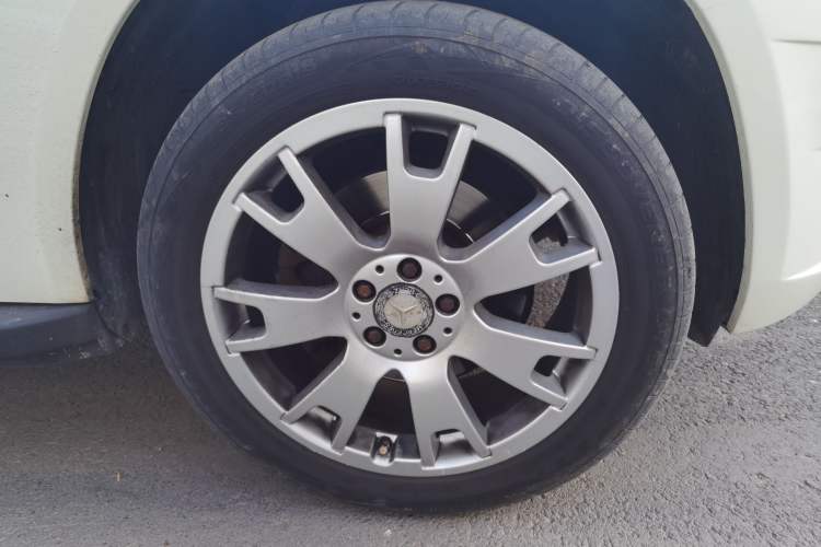 Used Mercedes-Benz GLK-Class 2011 GLK 300 4MATIC Fashion Model Right Front Wheel Hub