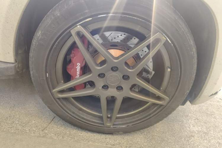 Used Mercedes-Benz GLK-Class 2011 GLK 300 4MATIC Luxury Model Right Front Wheel Hub