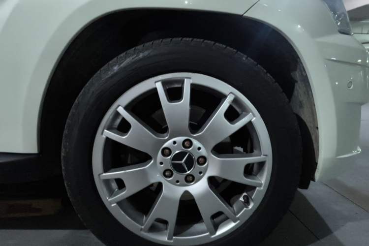 Used Mercedes-Benz GLK-Class 2011 GLK 300 4MATIC Luxury Model Right Front Wheel Hub
