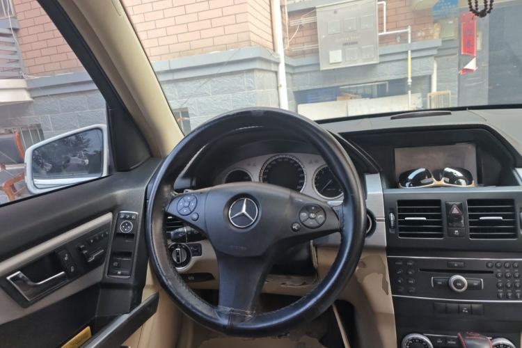 Used Mercedes-Benz GLK-Class 2011 GLK 300 4MATIC Luxury Model Steering Wheel