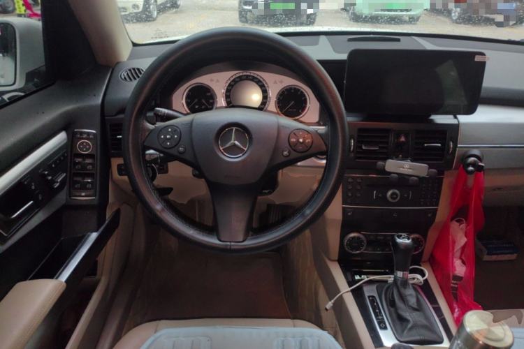 Used Mercedes-Benz GLK-Class 2011 GLK 300 4MATIC Dynamic Model Steering Wheel