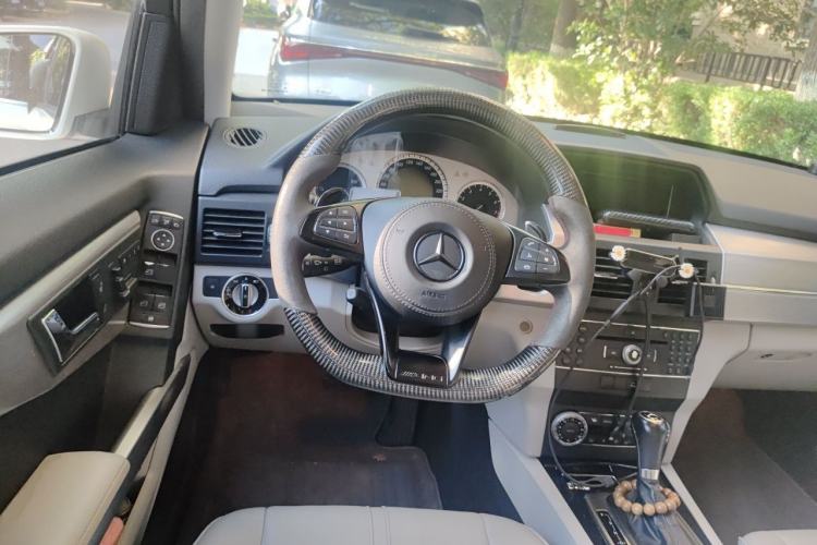 Used Mercedes-Benz GLK-Class 2011 GLK 300 4MATIC Luxury Model Steering Wheel
