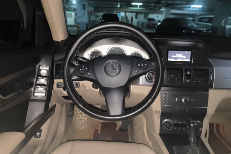 Used Mercedes-Benz GLK-Class 2011 GLK 300 4MATIC Luxury Model Steering Wheel