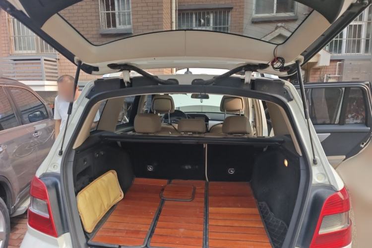 Used Mercedes-Benz GLK-Class 2011 GLK 300 4MATIC Luxury Model Trunk