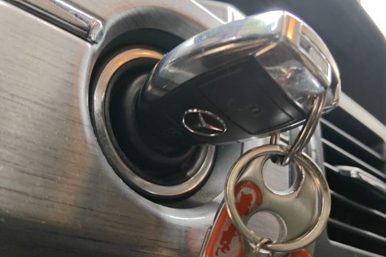 Used Mercedes-Benz GLK-Class 2011 GLK 300 4MATIC Dynamic Model Vehicle Key