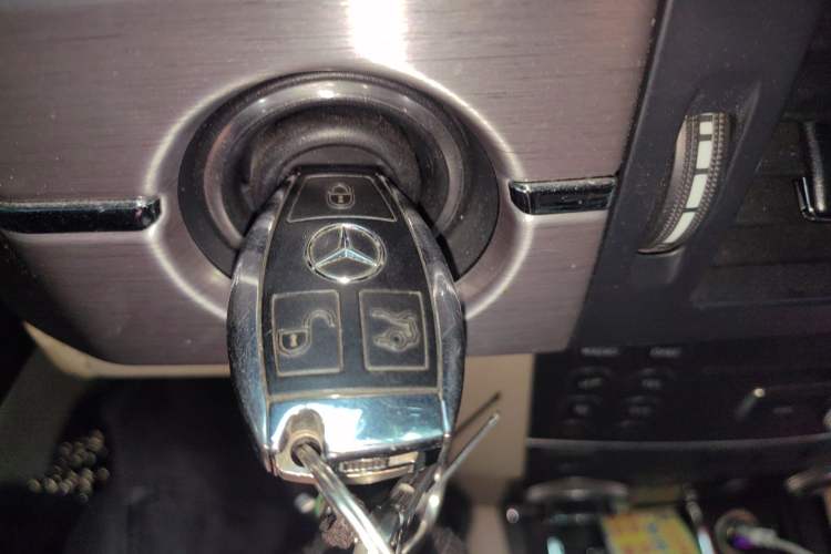 Used Mercedes-Benz GLK-Class 2011 GLK 300 4MATIC Dynamic Model Vehicle Key