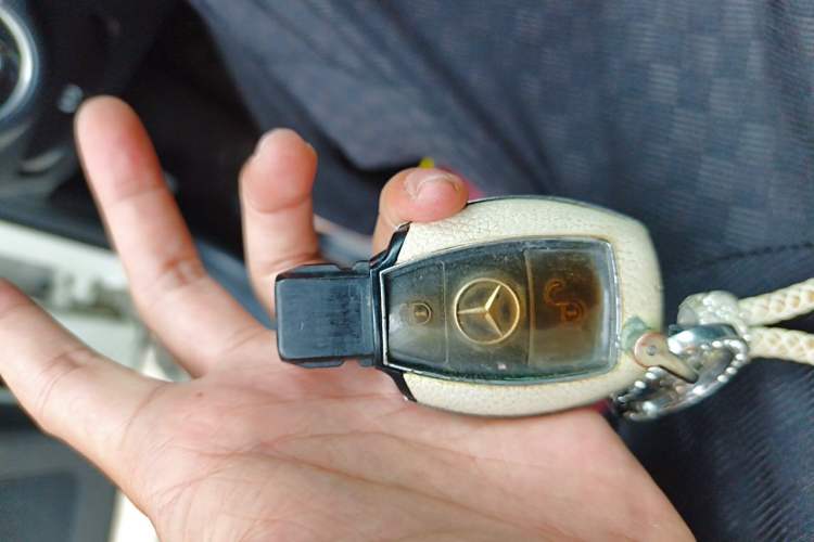 Used Mercedes-Benz GLK-Class 2011 GLK 300 4MATIC Dynamic Model Vehicle Key