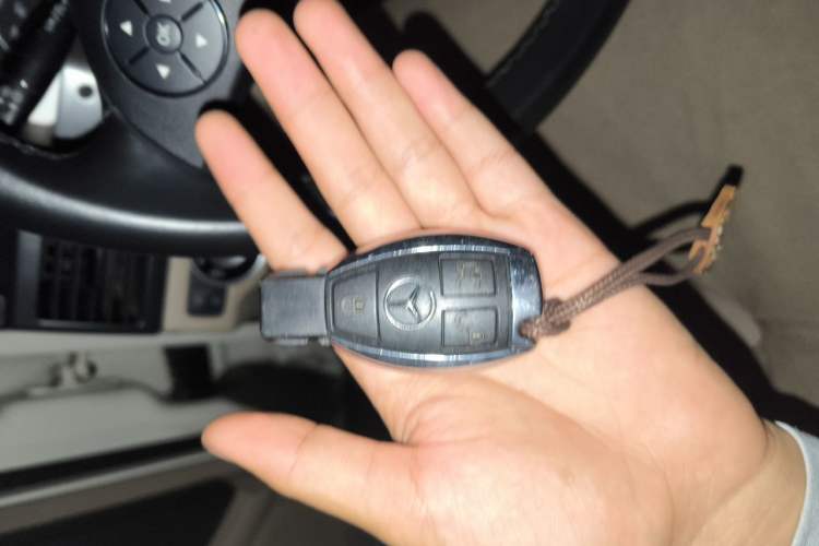 Used Mercedes-Benz GLK-Class 2011 GLK 300 4MATIC Luxury Model Vehicle Key