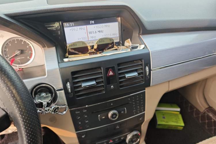 Used Mercedes-Benz GLK-Class 2012 GLK 300 4MATIC Dynamic Edition Audio And AC Panel