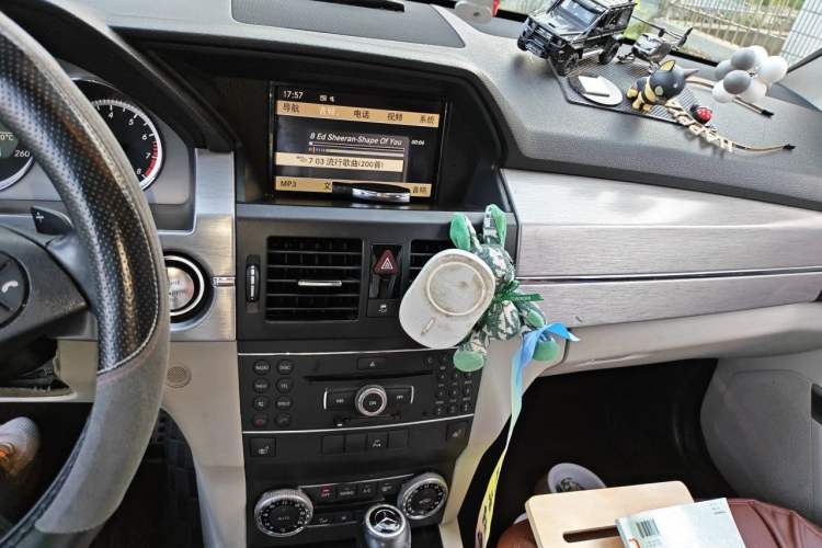 Used Mercedes-Benz GLK-Class 2012 GLK 300 4MATIC Luxury Model Audio And AC Panel