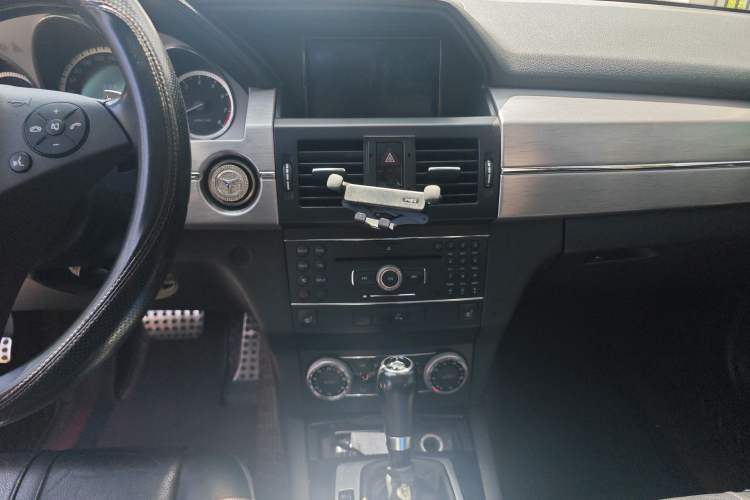 Used Mercedes-Benz GLK-Class 2012 GLK 300 4MATIC Luxury Model Audio And AC Panel