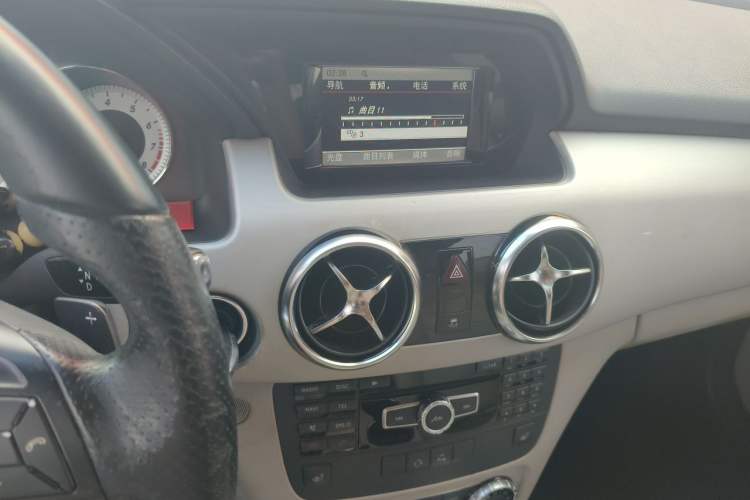 Used Mercedes-Benz GLK-Class 2012 GLK 300 4MATIC Dynamic Edition Audio And AC Panel