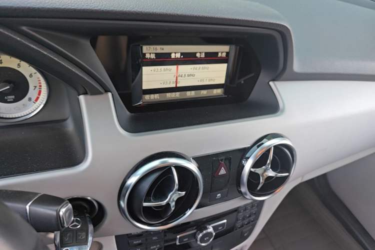 Used Mercedes-Benz GLK-Class 2012 GLK 300 4MATIC Fashion Model Audio And AC Panel