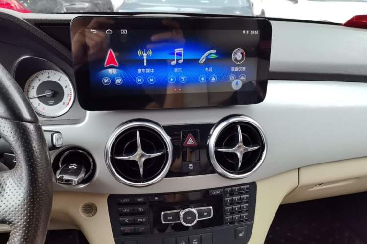 Used Mercedes-Benz GLK-Class 2012 GLK 300 4MATIC Dynamic Edition Audio And AC Panel