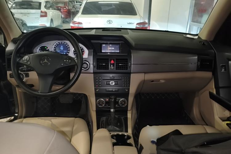Used Mercedes-Benz GLK-Class 2012 GLK 300 4MATIC Fashion Model Center Console