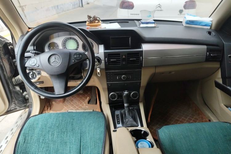 Used Mercedes-Benz GLK-Class 2012 GLK 300 4MATIC Fashion Model Center Console